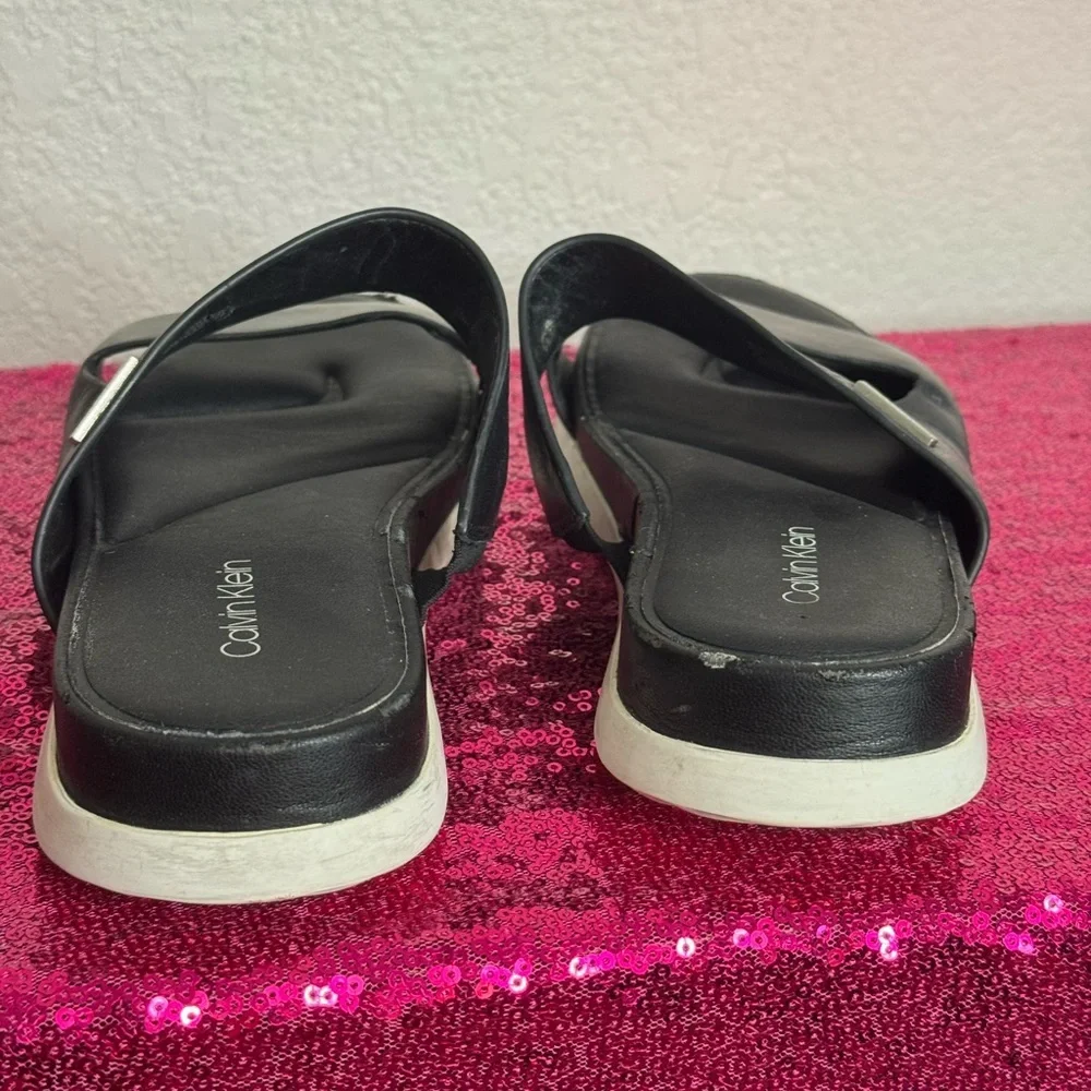 2/for $20 🪩 CALVIN KLEIN Black Leather Slide Flat Slip-On Sandals (Women’s 8)